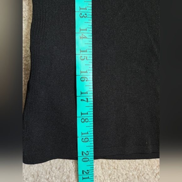 MINKAS Black Micro Rib Neon Striped V Neck Top. Size Medium - Picture 10 of 10